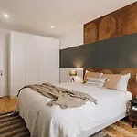Ainhoa - 2 Bedrooms And Office In Alvalade Lizbona