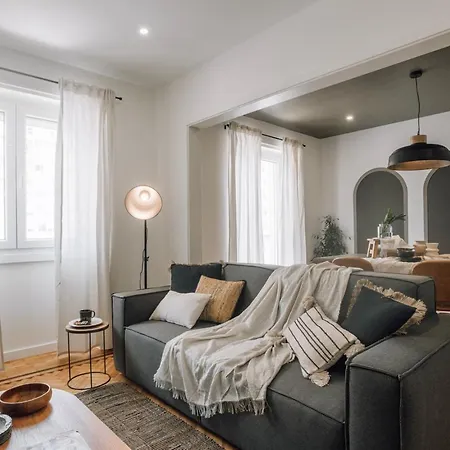 Ainhoa - 2 Bedrooms And Office In Alvalade * Lisboa