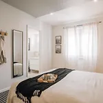 Ainhoa - 2 Bedrooms And Office In Alvalade Lisboa