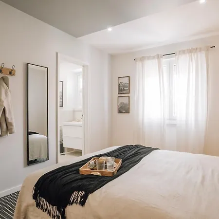 Ainhoa - 2 Bedrooms And Office In Alvalade Lisbon