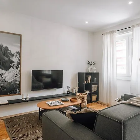 Ainhoa - 2 Bedrooms And Office In Alvalade Appartement Lissabon