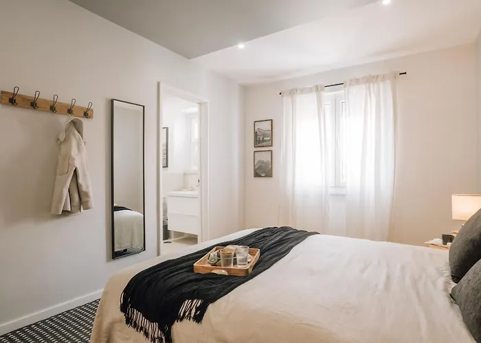 Ainhoa - 2 Bedrooms And Office In Alvalade ליסבון