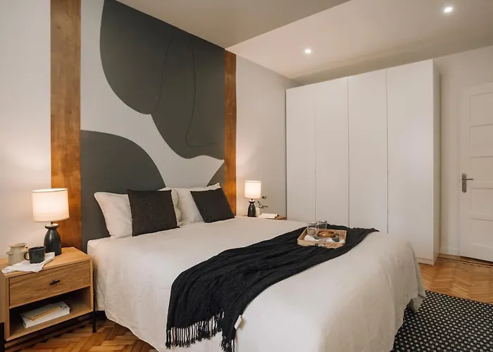 Ainhoa - 2 Bedrooms And Office In Alvalade דירה ליסבון