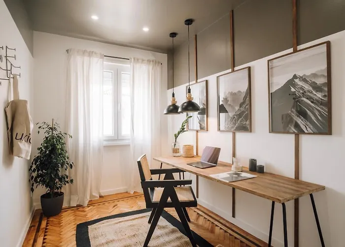 דירה Ainhoa - 2 Bedrooms And Office In Alvalade ליסבון