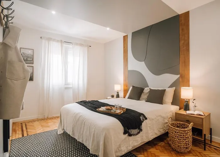 Ainhoa - 2 Bedrooms And Office In Alvalade *