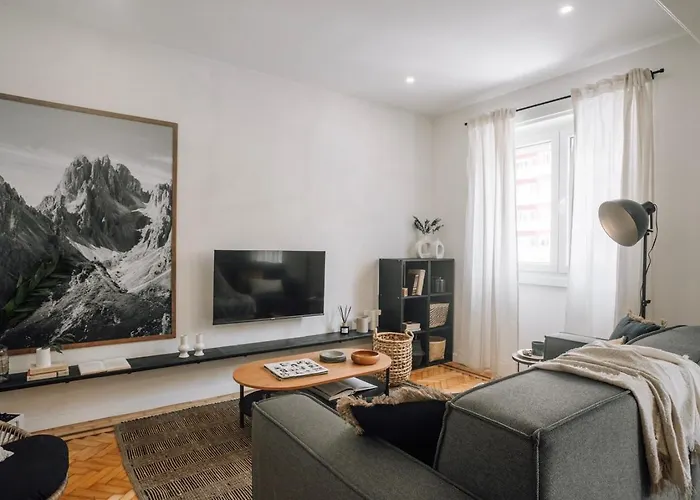 Ainhoa - 2 Bedrooms And Office In Alvalade דירה ליסבון