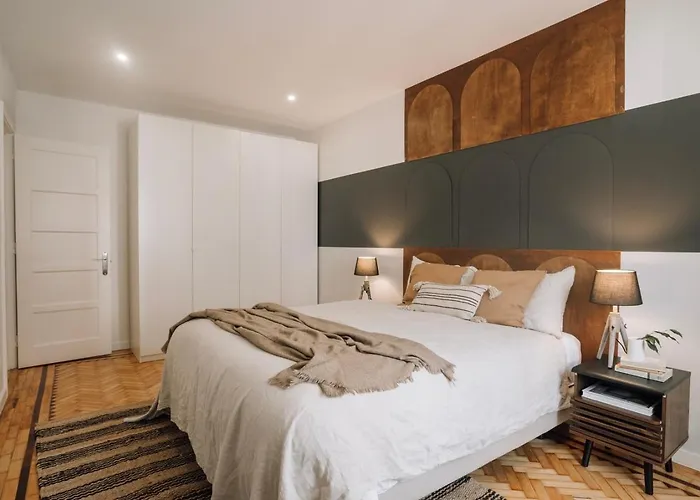 Ainhoa - 2 Bedrooms And Office In Alvalade ליסבון