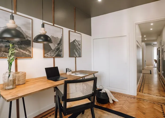 Ainhoa - 2 Bedrooms And Office In Alvalade דירה *