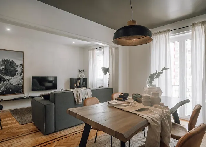 דירה Ainhoa - 2 Bedrooms And Office In Alvalade ליסבון